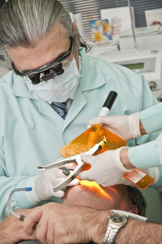 Horssen A van tandarts onder narcose